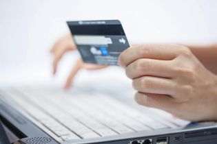 Karty kredytowe – jak z nich skutecznie korzystać?