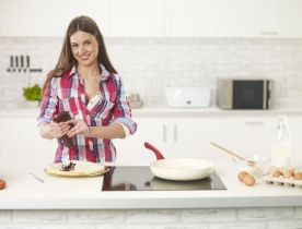 Po co się męczyć? 10 trików kuchennych, których warto się nauczyć