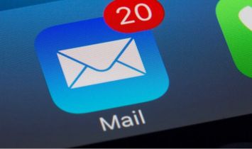 Skutecznie unikaj wiadomości e-mail rozsyłanych przez oszustów