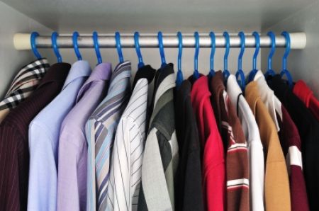 Porządek w szafie ma wpływ na stan naszej odzieży